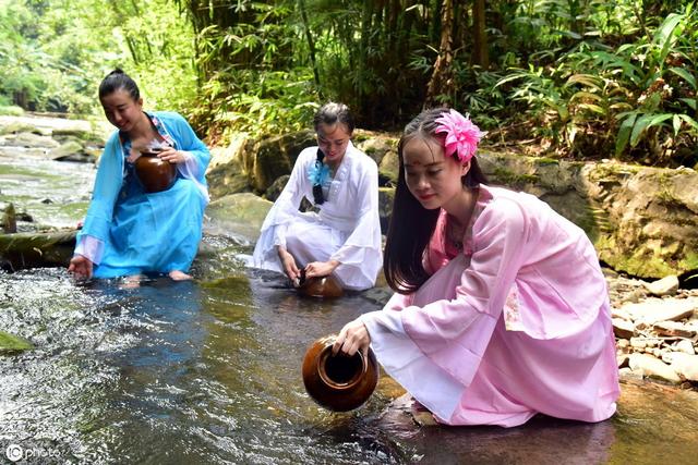 七夕節(jié)農(nóng)村的家里還韌針，烙“七巧餅”么？你們那里“七夕”都有什么風(fēng)俗習(xí)慣？